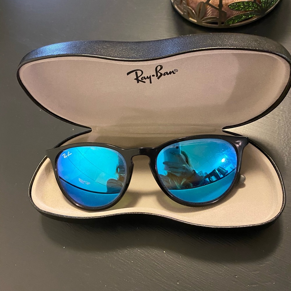 Erica Raybans